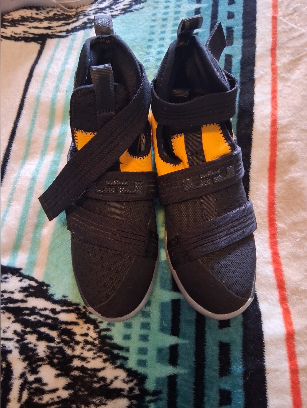 Lebron Zoom Solider 10 Kids' High-Top Sneakers in Black and Yellow Lebron